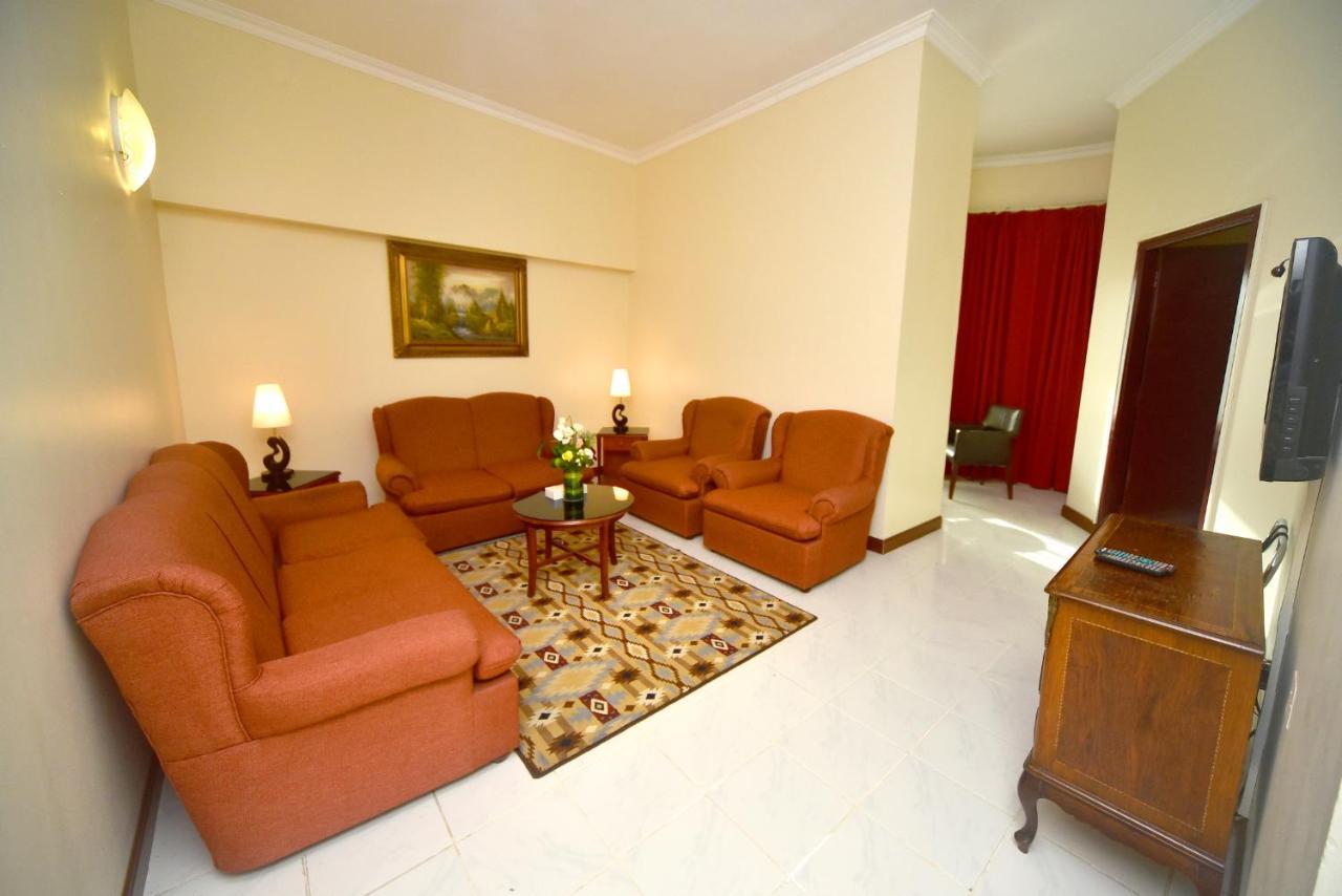 Hotel Nejoum Al Emarat Szardża Zewnętrze zdjęcie